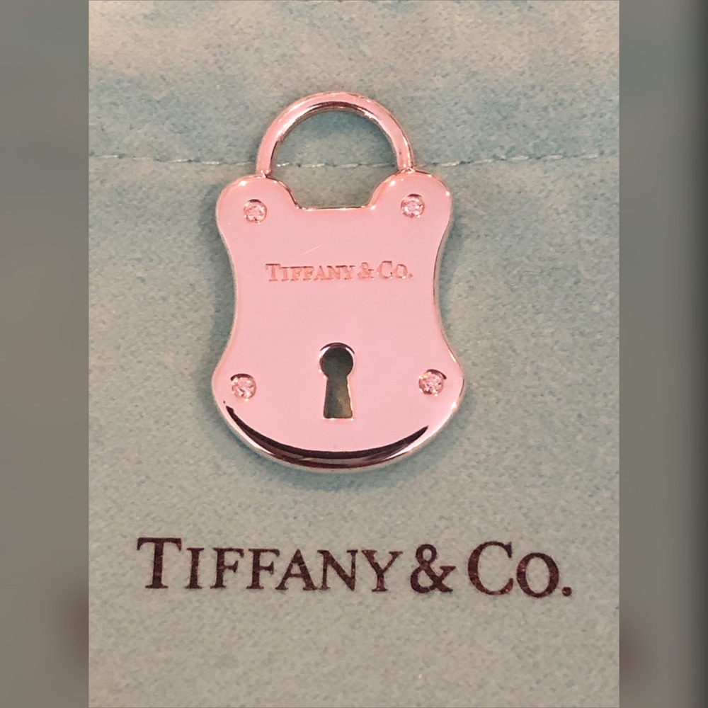 EUC Tiffany Large 925 Diamond Emblem Lock